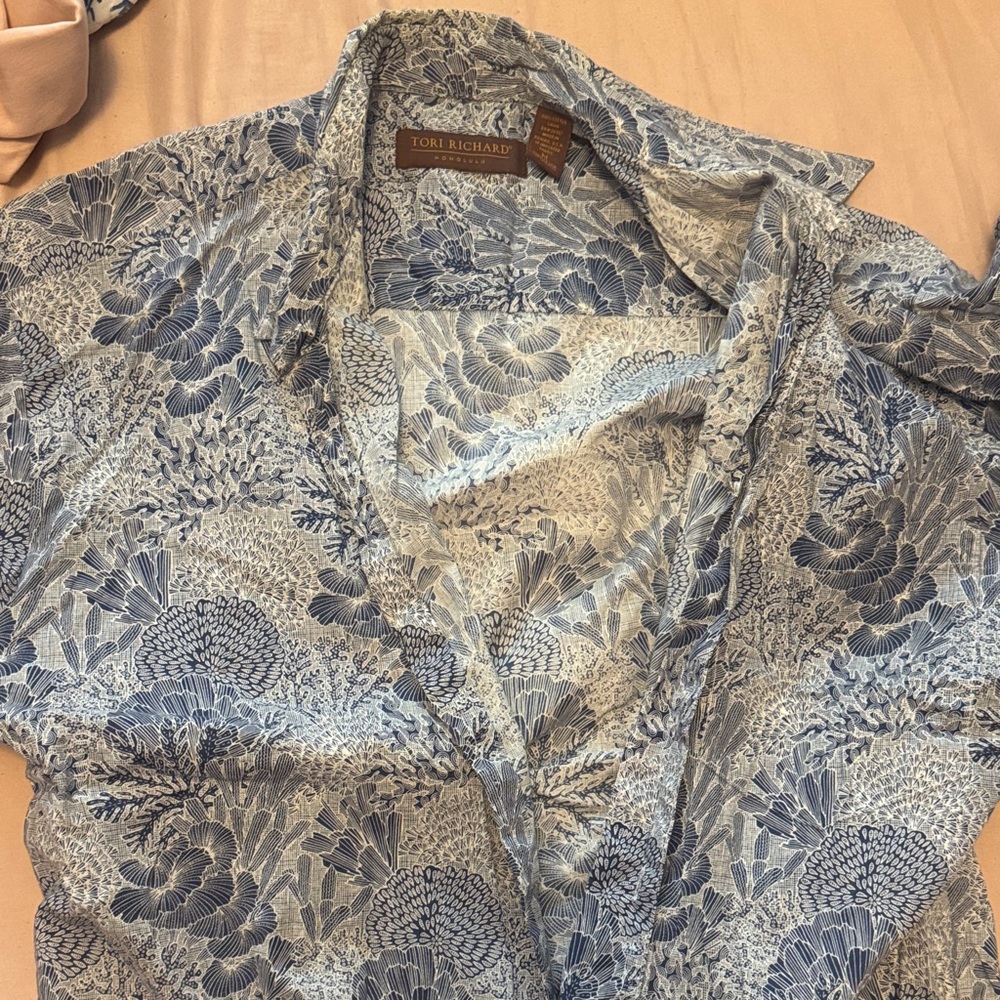 Tori Richard Men's Shirt in Blue and White Floral